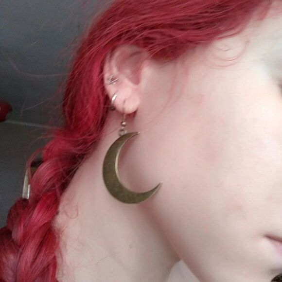 🌙 Brushed Brass Crescent Moon Dangle Earrings 🌙 - Picture 6 of 7